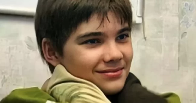 Menino russo Boris Kipriyanovich.